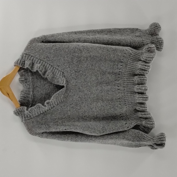 Chic Wish sweater heather gray  with ruffle detail v-neck size small medium - Picture 1 of 8
